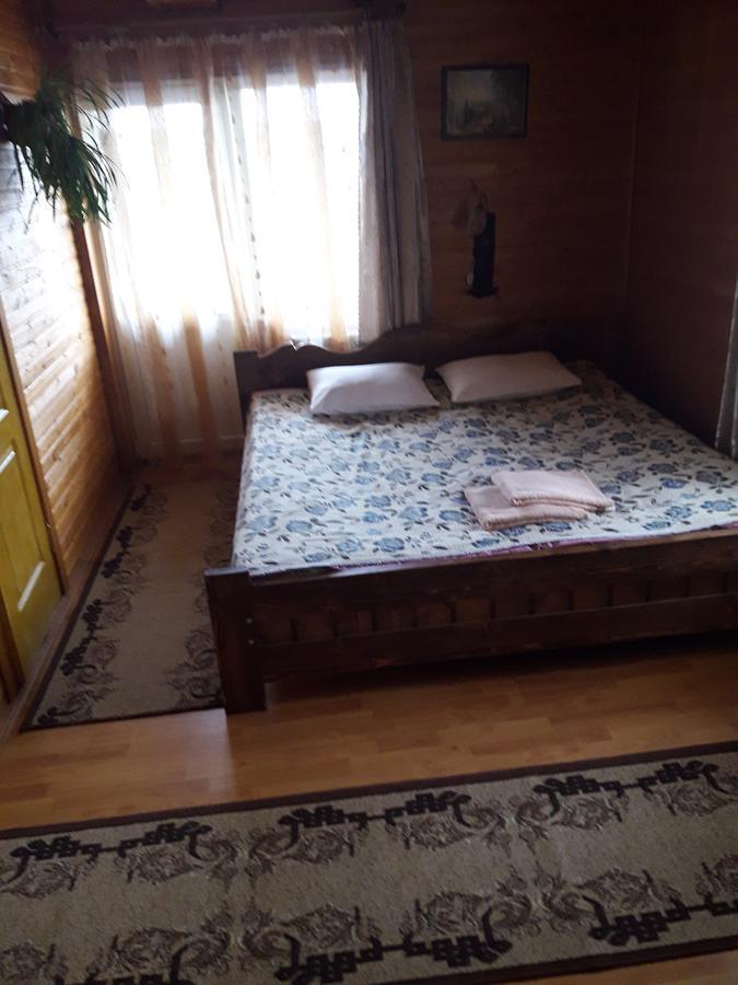 Sadyba Ellada Jaremče Esterno foto